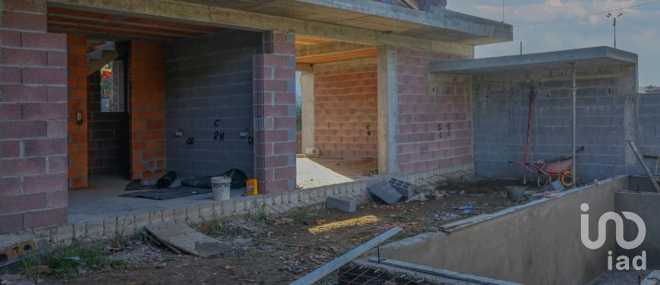 Maison T3 à Palmeira de Faro e Curvos de 230 m²