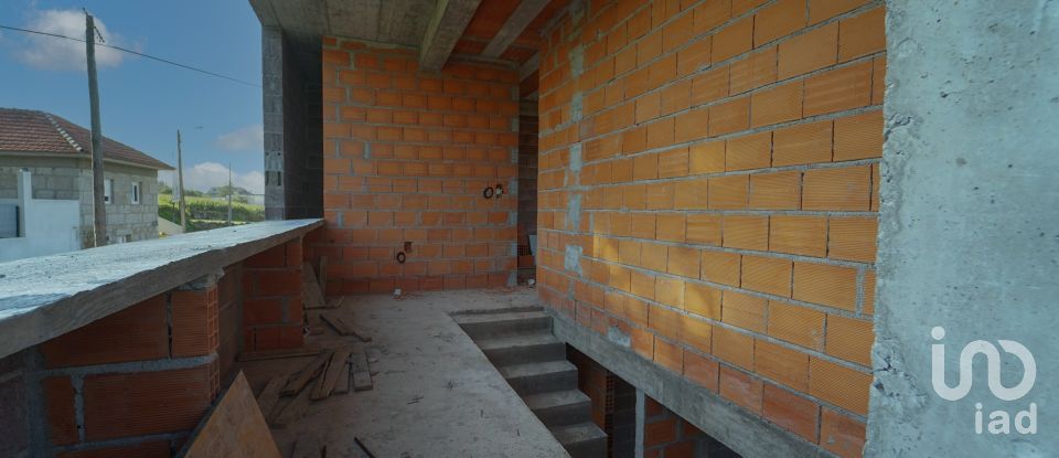 Maison T3 à Palmeira de Faro e Curvos de 230 m²