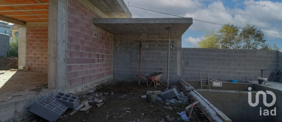 Maison T3 à Palmeira de Faro e Curvos de 230 m²