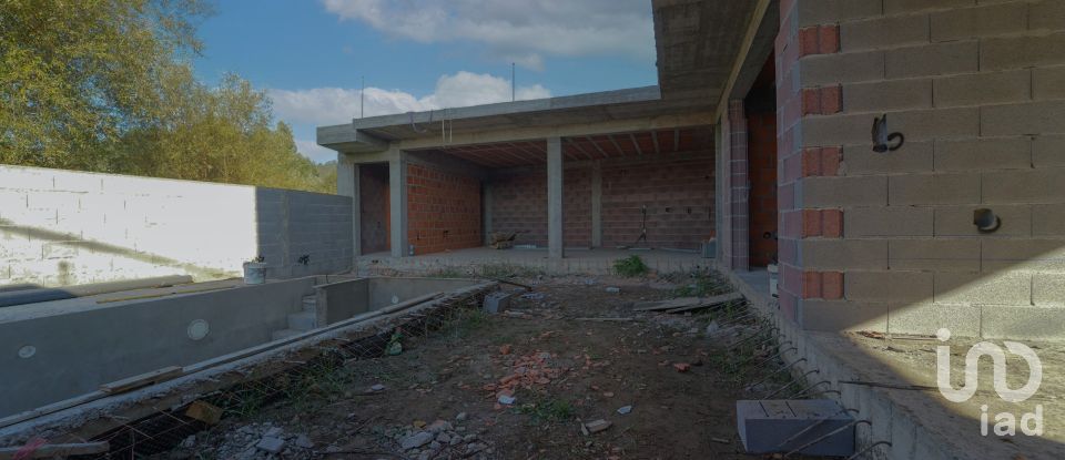 Maison T3 à Palmeira de Faro e Curvos de 230 m²