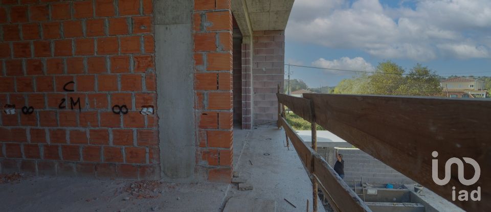 Maison T3 à Palmeira de Faro e Curvos de 230 m²