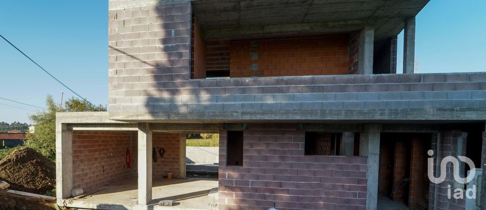 Maison T3 à Palmeira de Faro e Curvos de 230 m²