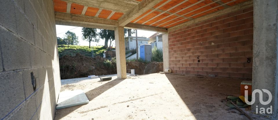 Maison T3 à Palmeira de Faro e Curvos de 230 m²