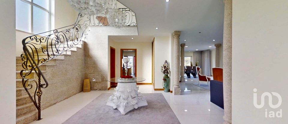 Moradia T4 em Recezinhos (São Mamede) de 435 m²