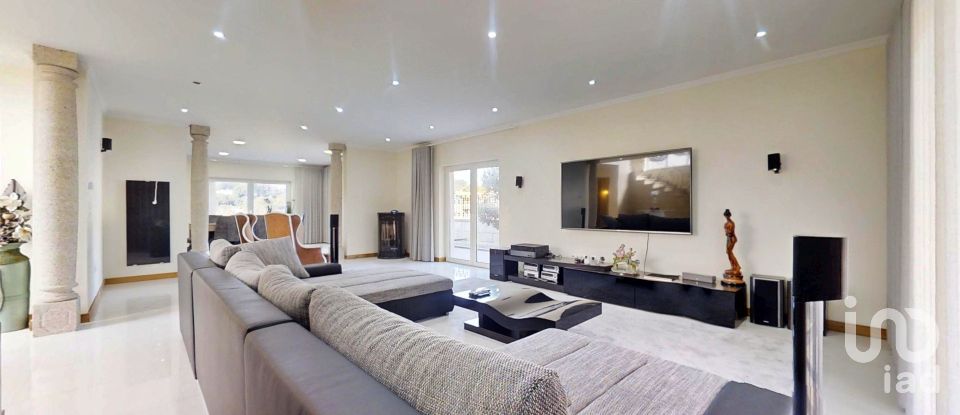 Moradia T4 em Recezinhos (São Mamede) de 435 m²