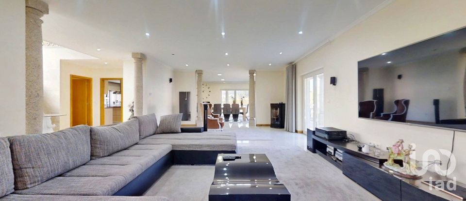 Moradia T4 em Recezinhos (São Mamede) de 435 m²