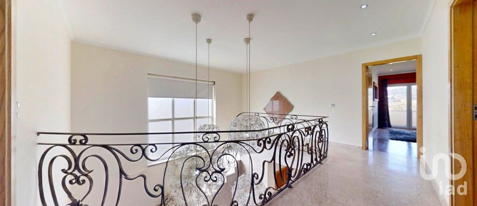 Moradia T4 em Recezinhos (São Mamede) de 435 m²