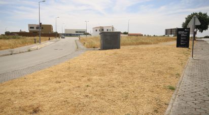 Terrain à Almeida de 550 m²