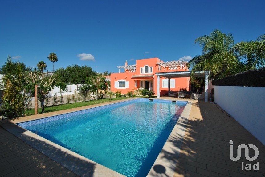 House T5 in Almancil of 259 m²