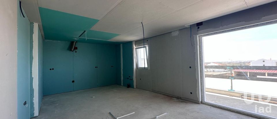 Apartamento T3 em Atouguia da Baleia de 117 m²