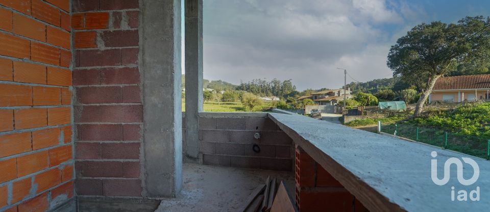 Maison T3 à Palmeira de Faro e Curvos de 230 m²