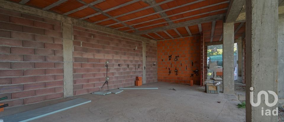 Maison T3 à Palmeira de Faro e Curvos de 230 m²