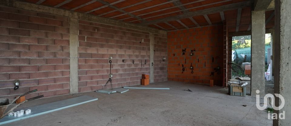 Maison T3 à Palmeira de Faro e Curvos de 230 m²