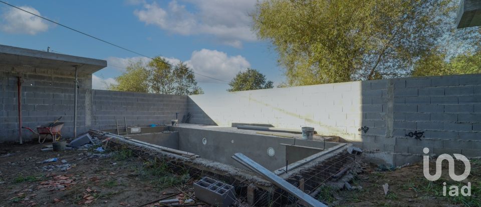 Maison T3 à Palmeira de Faro e Curvos de 230 m²