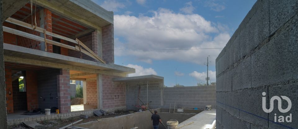 Maison T3 à Palmeira de Faro e Curvos de 230 m²