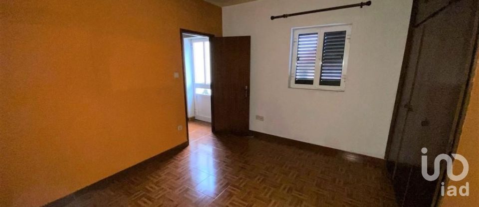 Moradia T2 em Sanfins do Douro de 136 m²