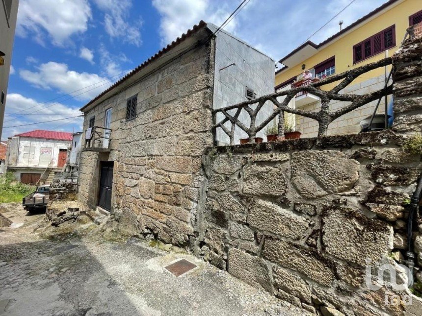 Moradia T2 em Sanfins do Douro de 136 m²