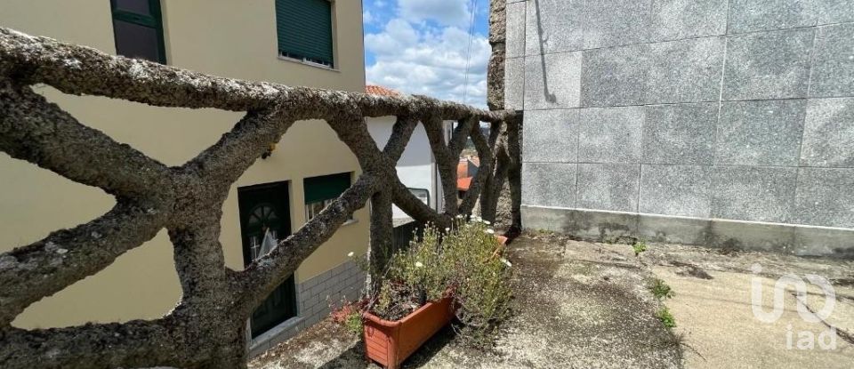 Moradia T2 em Sanfins do Douro de 136 m²