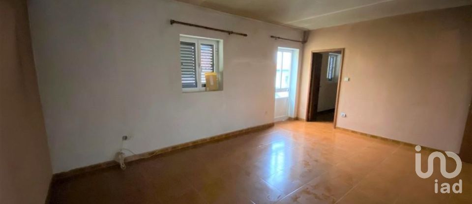 Moradia T2 em Sanfins do Douro de 136 m²