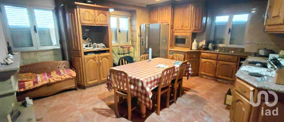 Casa de Campo T3 em Castro Laboreiro e Lamas de Mouro de 440 m²