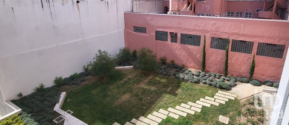 Appartement T2 à Alcântara de 84 m²