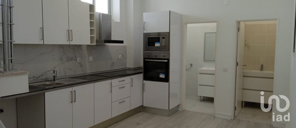 Shop / premises commercial in Alto do Seixalinho, Santo André e Verderena of 204 m²