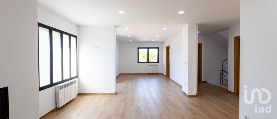 Casa T4 em Arcos e Mogofores de 416 m²