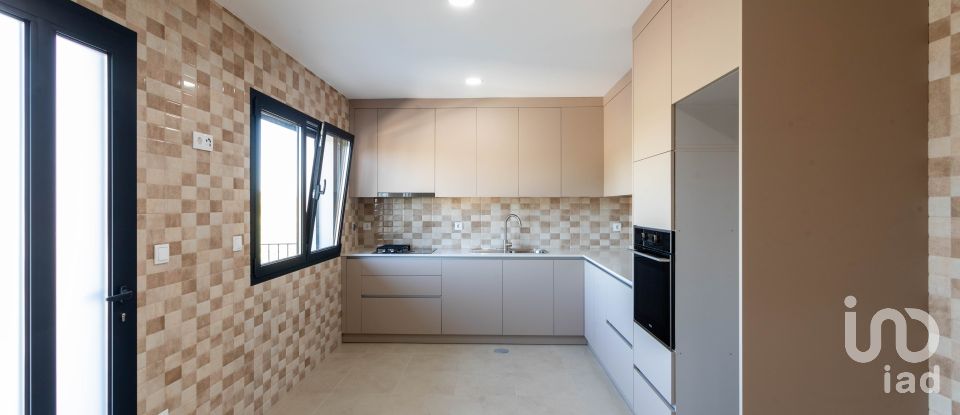 Casa T4 em Arcos e Mogofores de 416 m²