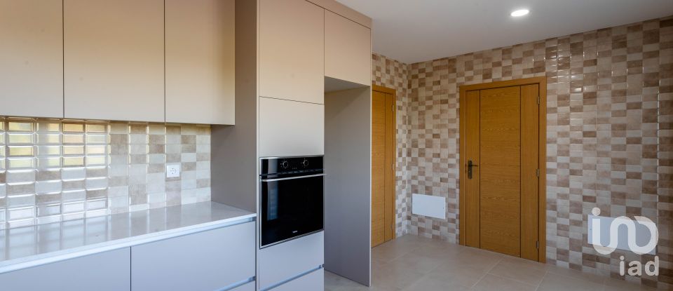 Casa T4 em Arcos e Mogofores de 416 m²