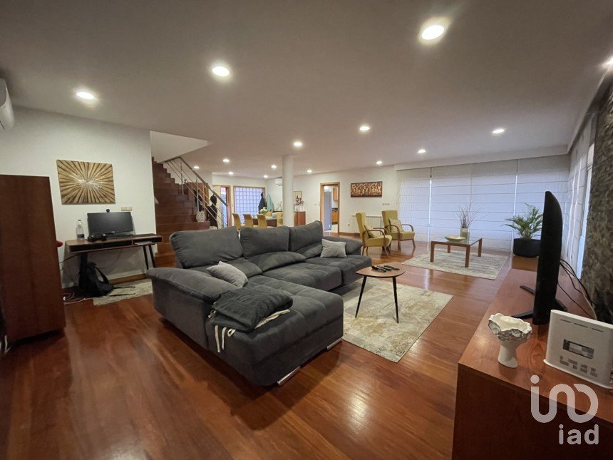 Maison T3 à Tamel (São Veríssimo) de 240 m²