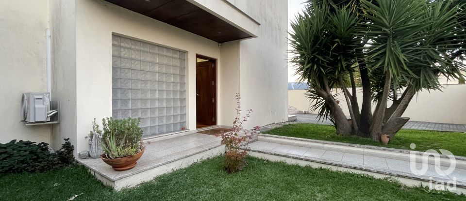 Maison T3 à Tamel (São Veríssimo) de 240 m²