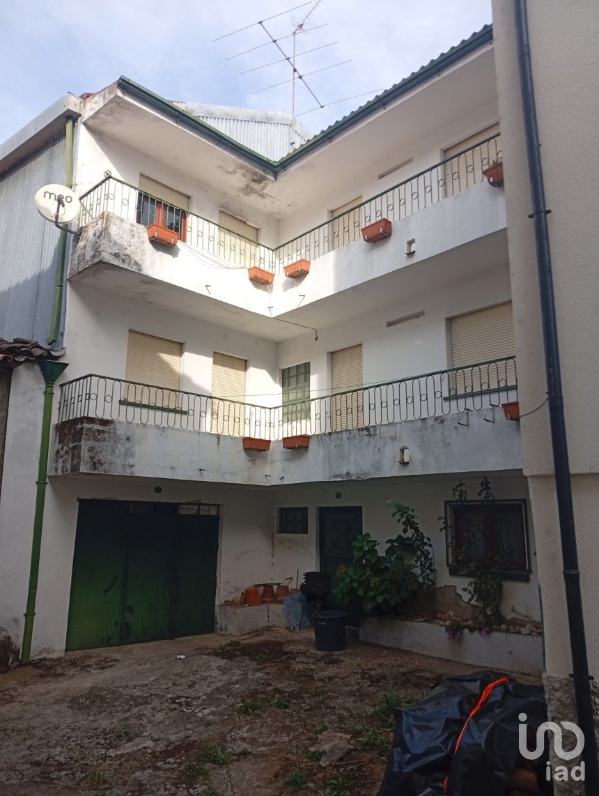 Moradia T3 em Cortes do Meio de 195 m²