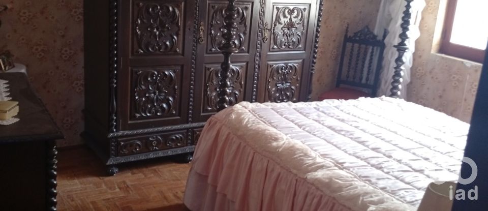 Moradia T3 em Cortes do Meio de 195 m²