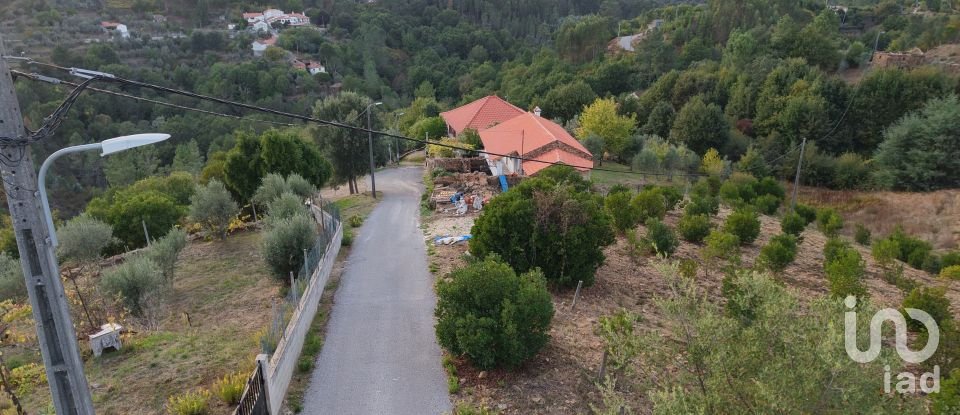 Moradia T2 em Alvares de 210 m²