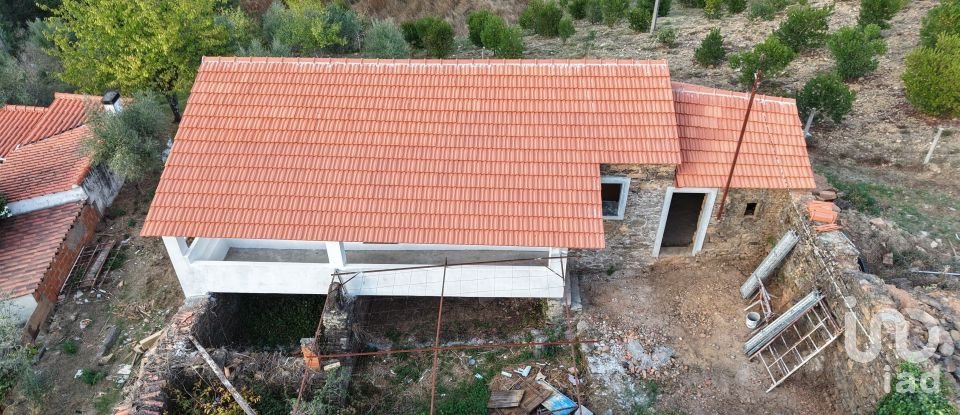 Moradia T2 em Alvares de 210 m²