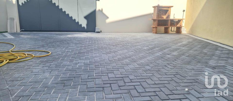 Maison T5 à Valado dos Frades de 230 m²