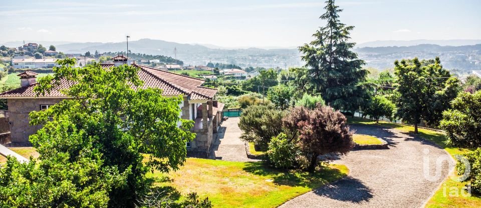 Maison T3 à Oliveira (Santa Maria) de 221 m²