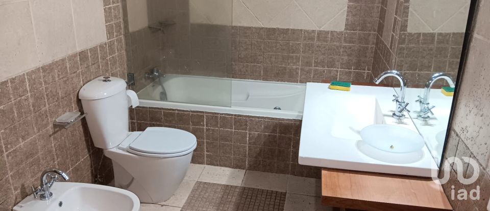 Maison T3 à Oliveira (Santa Maria) de 221 m²