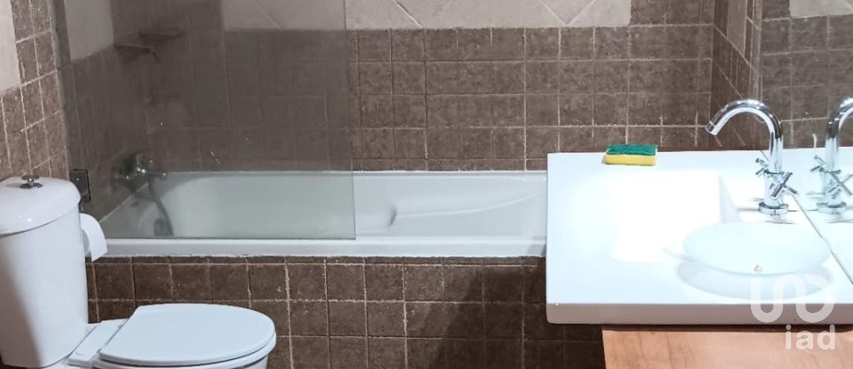 Maison T3 à Oliveira (Santa Maria) de 221 m²