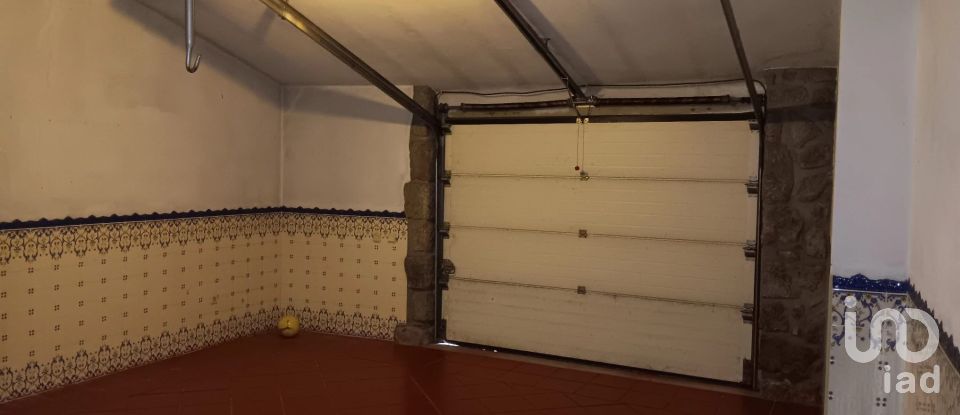 Maison T3 à Oliveira (Santa Maria) de 221 m²