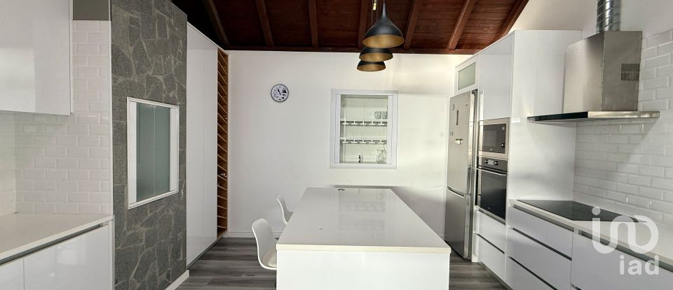 Parking in Fajã da Ovelha of 174 m²