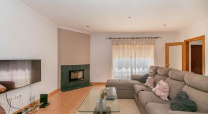 Maison T4 à Marinha Grande de 200 m²