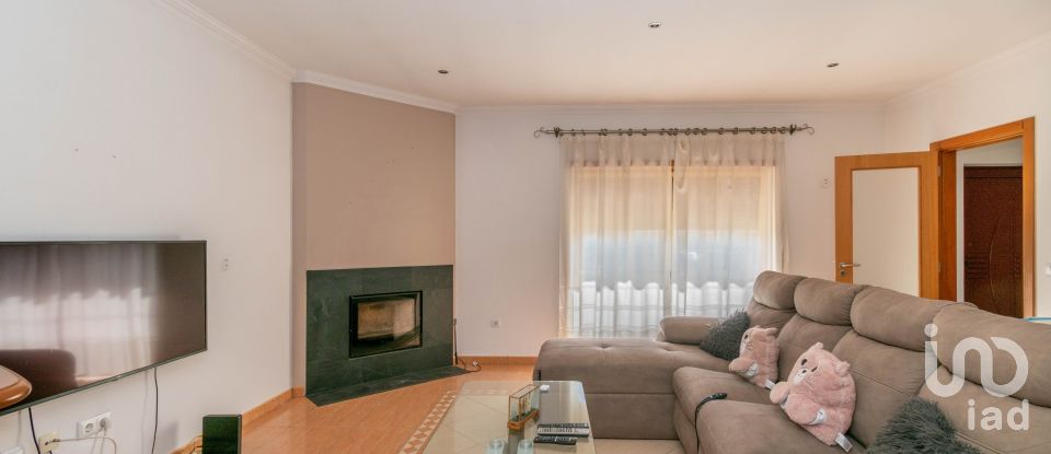 Maison T4 à Marinha Grande de 200 m²