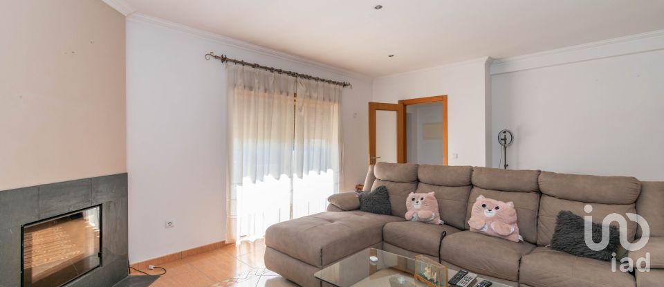 Maison T4 à Marinha Grande de 200 m²