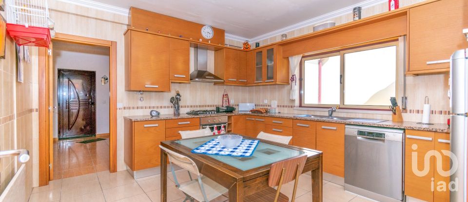 Maison T4 à Marinha Grande de 200 m²