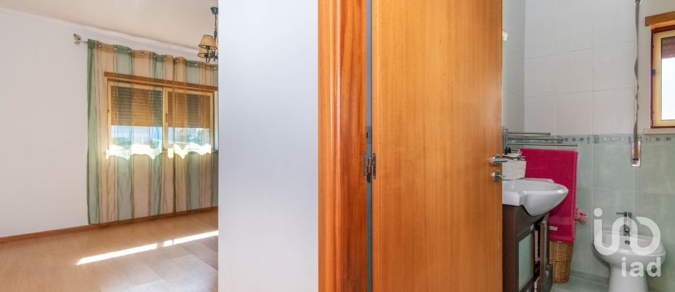 Maison T4 à Marinha Grande de 200 m²