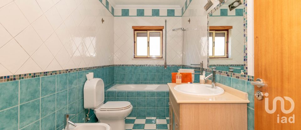 Maison T4 à Marinha Grande de 200 m²