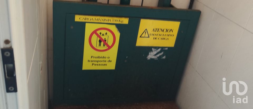 Boutique/Local commercial à Odivelas de 85 m²