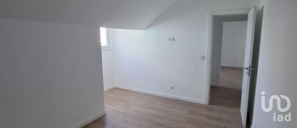 Apartment T2 in Almada, Cova da Piedade, Pragal e Cacilhas of 85 m²