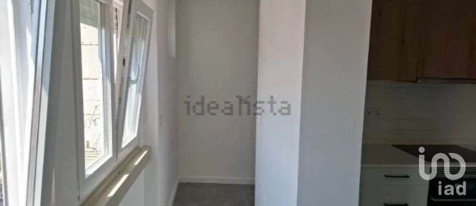 Apartment T2 in Almada, Cova da Piedade, Pragal e Cacilhas of 85 m²